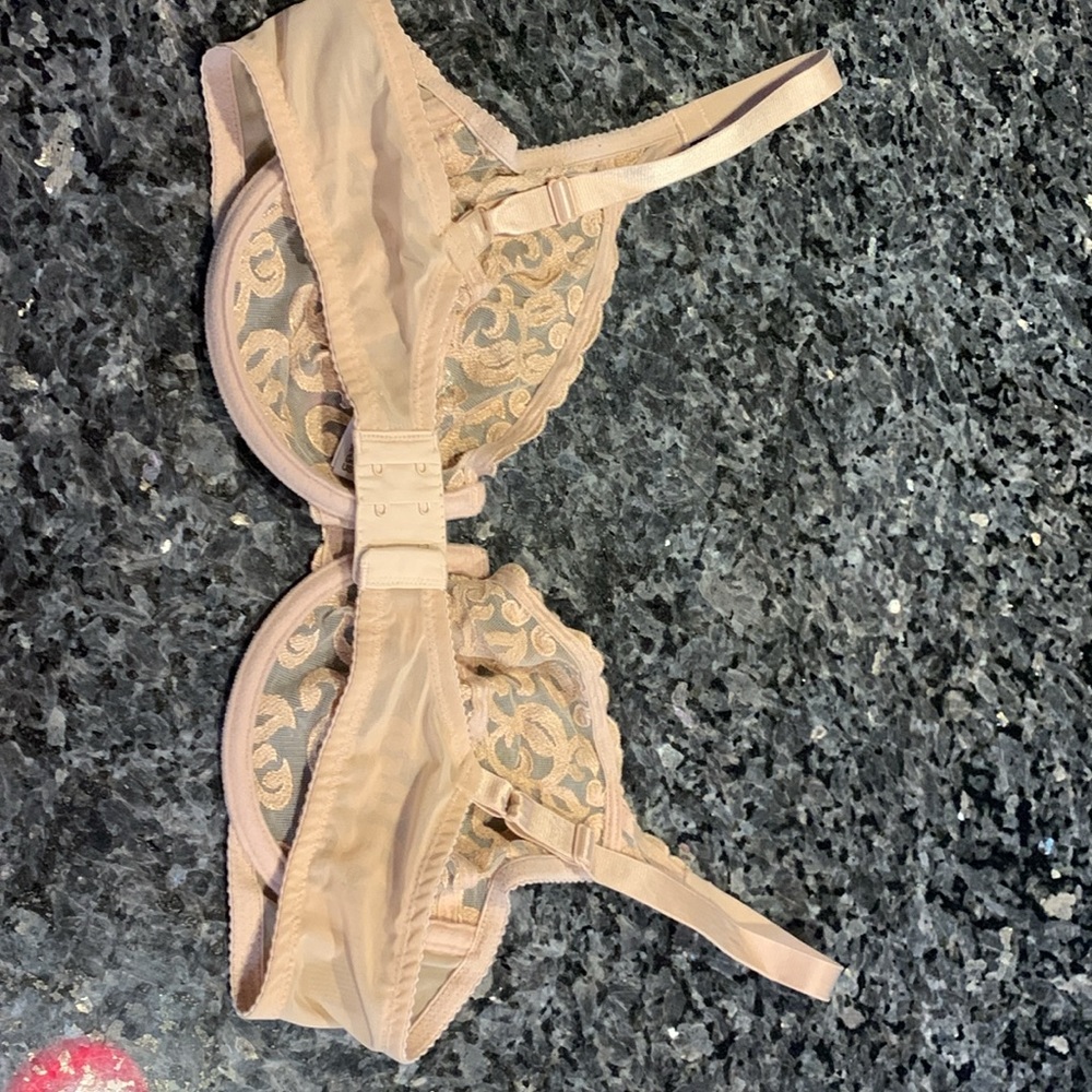 EUC 40C Wacoal Lace Underwire Bra - Picture 2 of 3